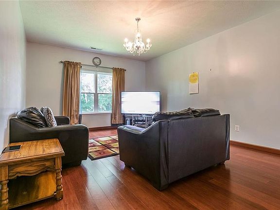 5th image of 658 Appleseed Dr