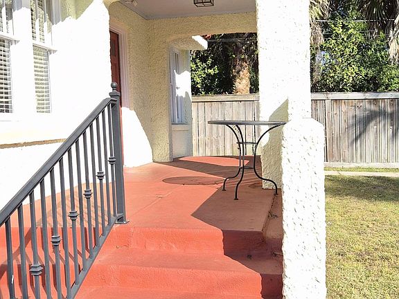 3rd image of 422 W De Soto St