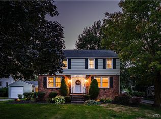 87 S Forest Rd, Williamsville, NY 14221