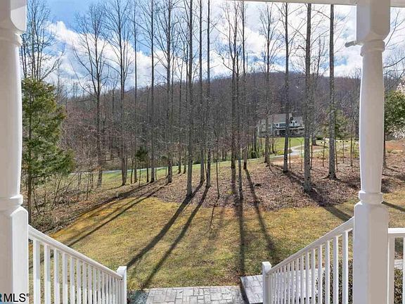 5th image of 482 Mountainside Dr