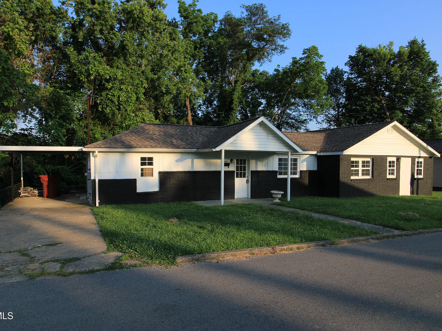 3 bed, 1975 sqft, $1,850 — Photo 2
