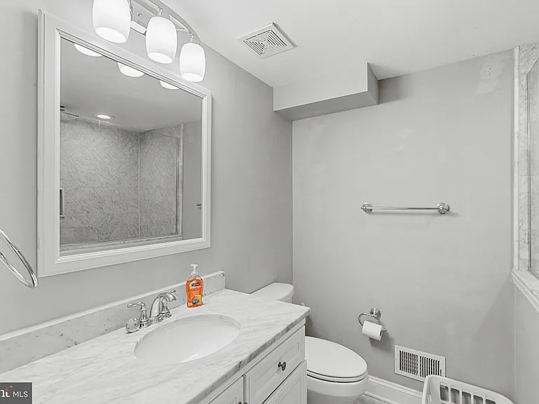 601 S Rose St — Photo 19