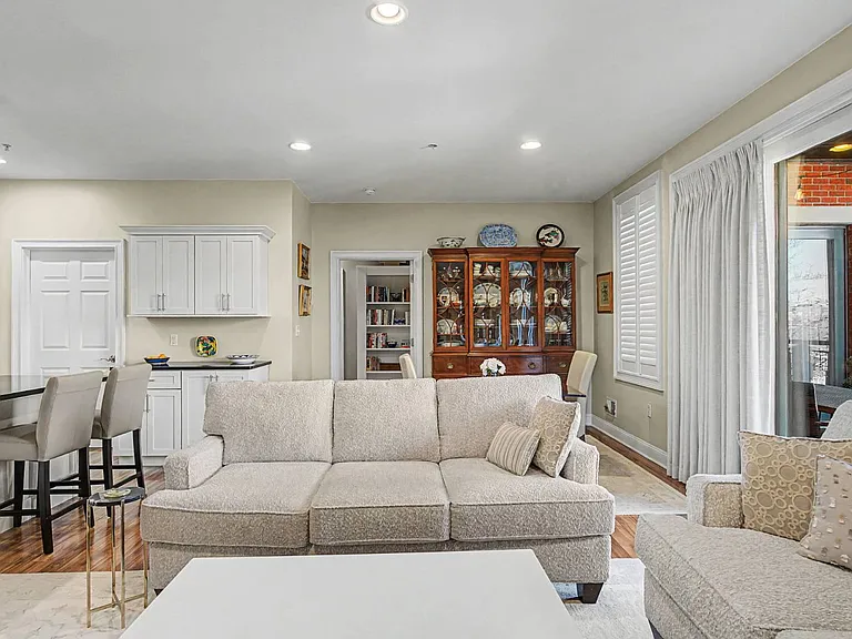 87 Railroad Pl #203 — Photo 10