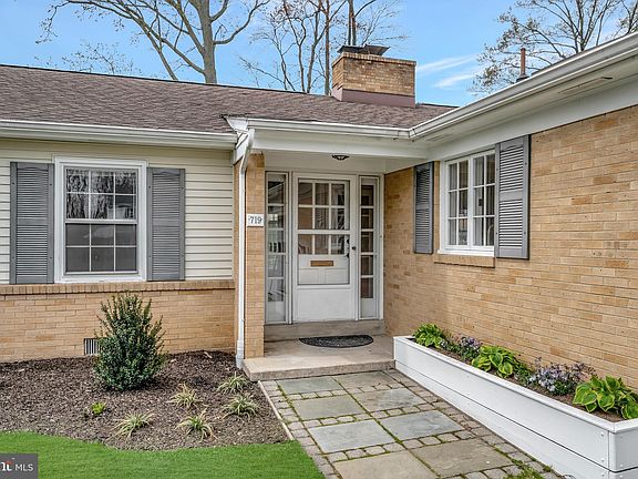 3rd image of 719 Halstead Rd