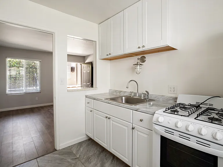 1619 Lucile Ave #2 — Photo 5