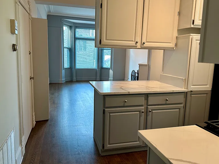 208 W Willow St #3 — Photo 11