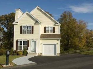 17 Jacob Ln, Branford, CT 06405