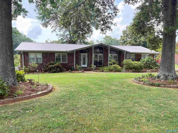 1104 Wildwood Dr, Scottsboro, AL 35769