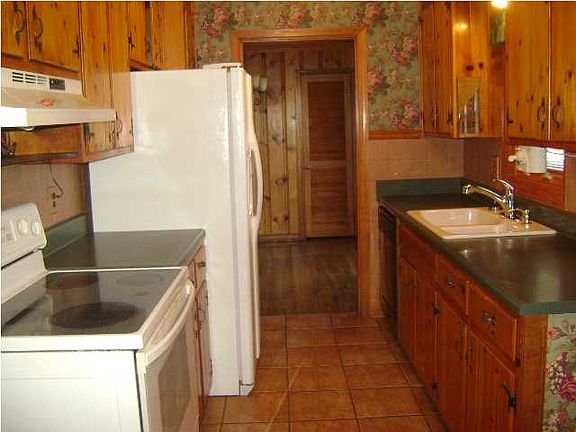 3rd image of 3505 Pinellas Ln