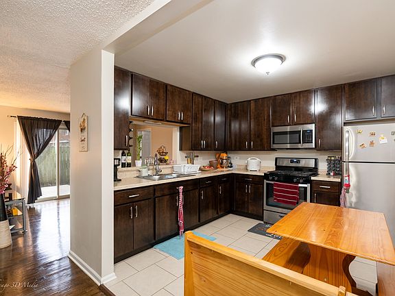 2nd image of 8995 Kennedy Dr APT 1D