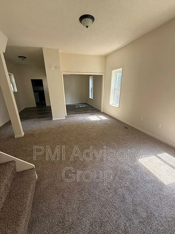 2 bed, 1.5 bath, 1332 sqft, $1,070 — Photo 2