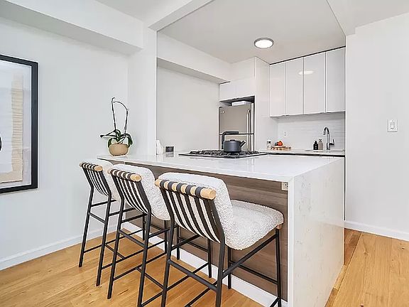 3rd image of 298 Mulberry St APT 3G