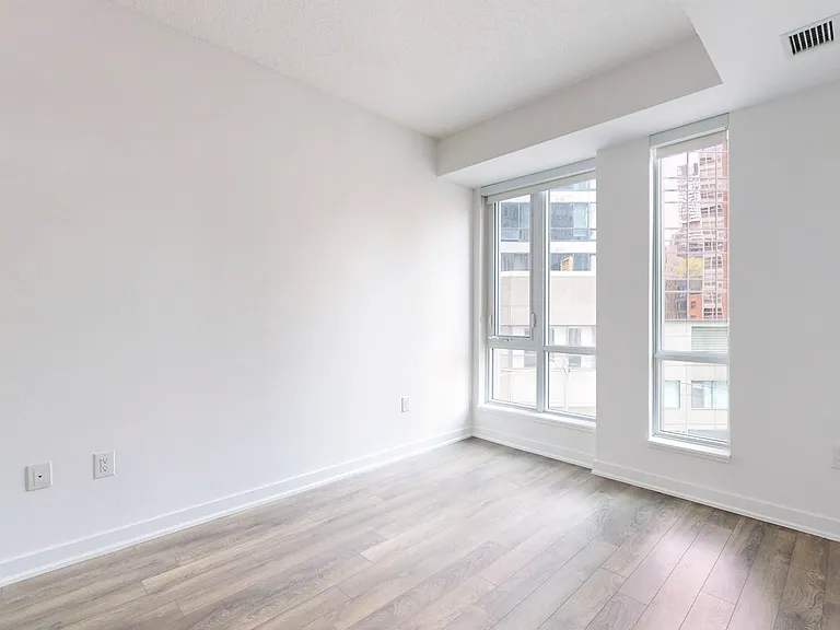 31 Phipps St — Photo 16