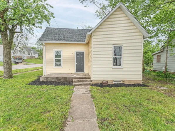 1000 N 2nd St, De Soto, MO 63020