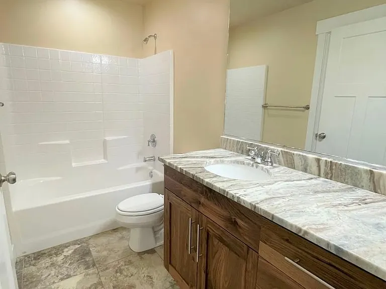 873 S 110 W — Photo 19