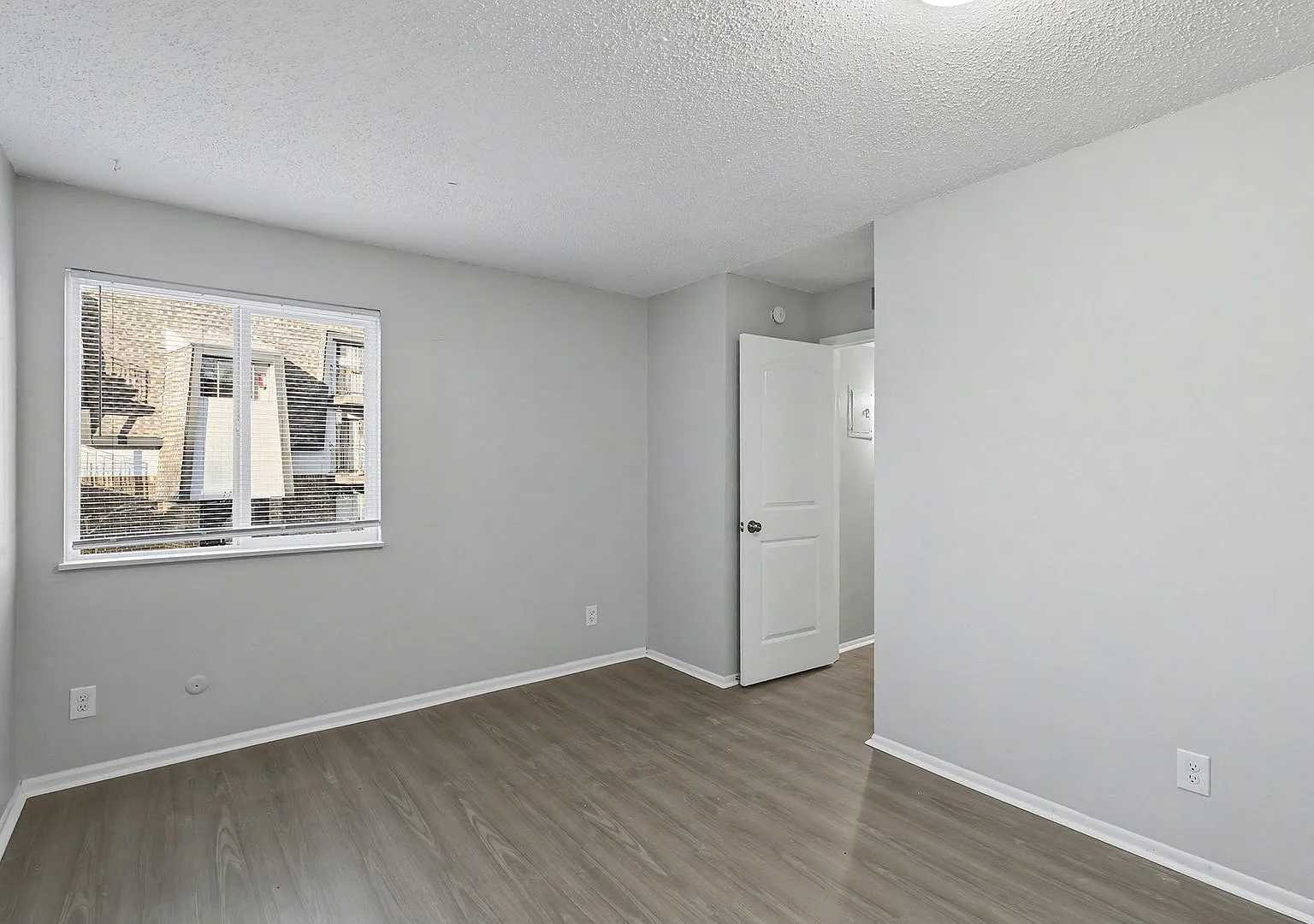 Stoneybrook Apartments — Photo 1