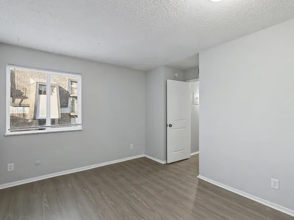 Stoneybrook Apartments, 17013 E Us Highway 24 #12, Independence, MO 64056
