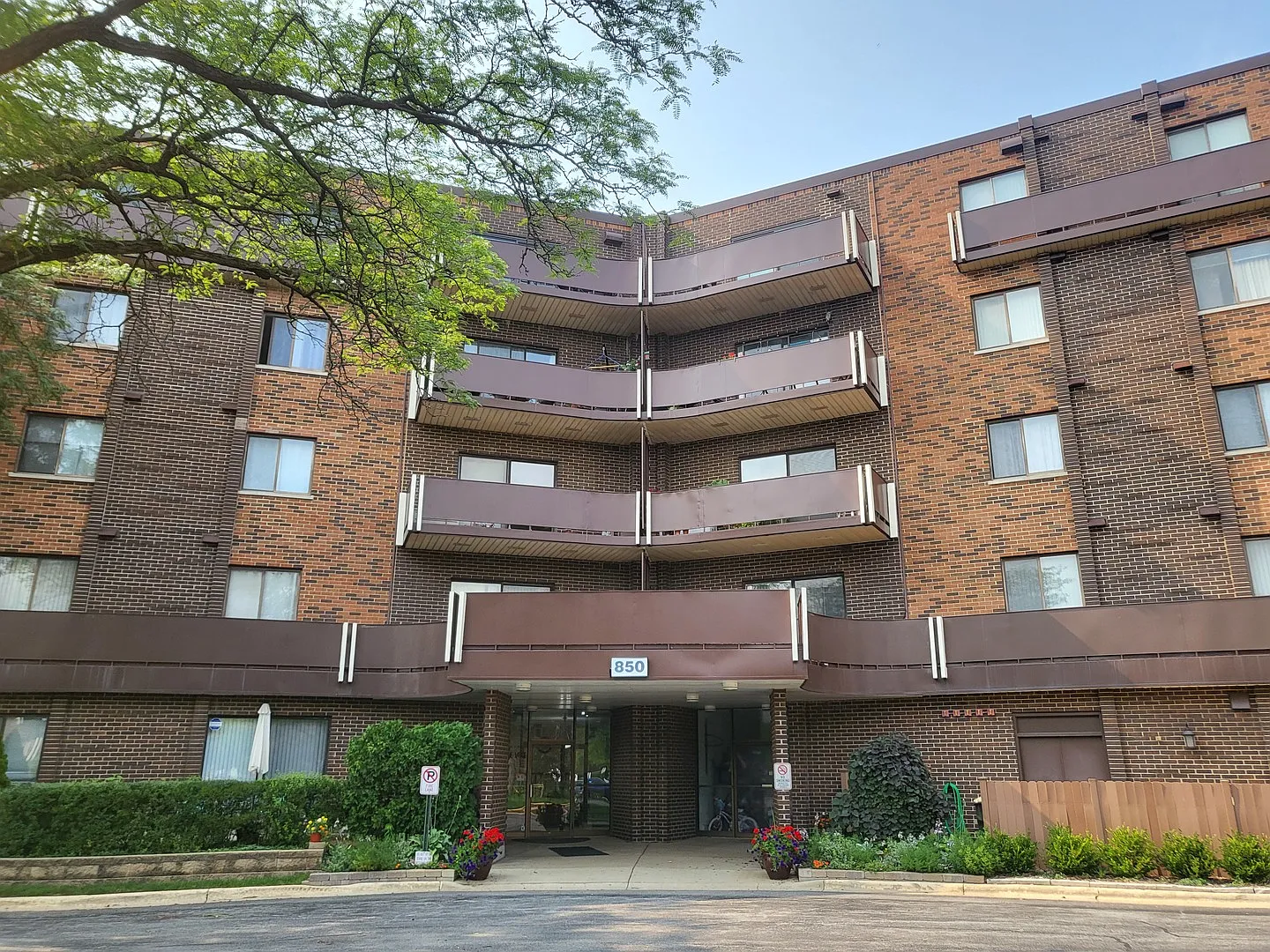 850 Wellington Ave Unit 106 photo 1