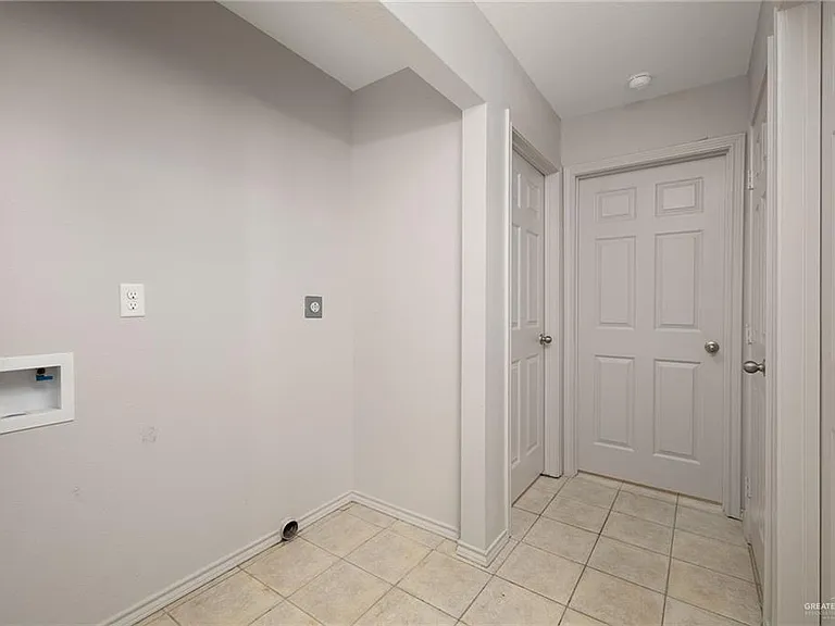 825 W 1st St #4 — Photo 7