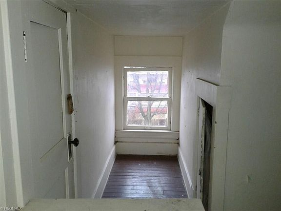 3rd image of 3261 E 132nd St