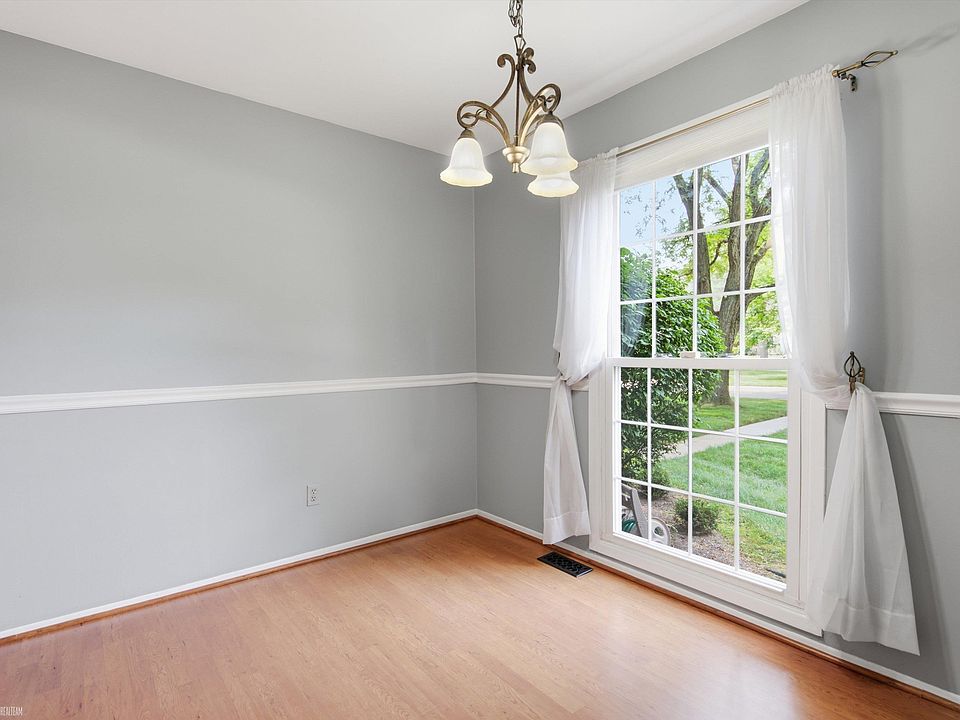 1328 Brook Ln, photo 3