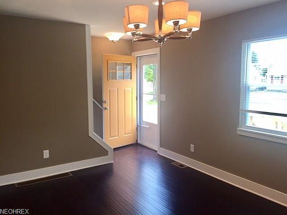 3rd image of 4393 W 189th St