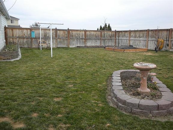 3rd image of 512 Scenic Dr SE