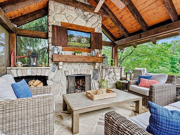 5th image of 3821 Meadowvale Dr