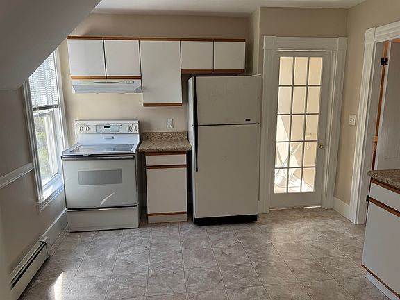5th image of 704 Belmont St