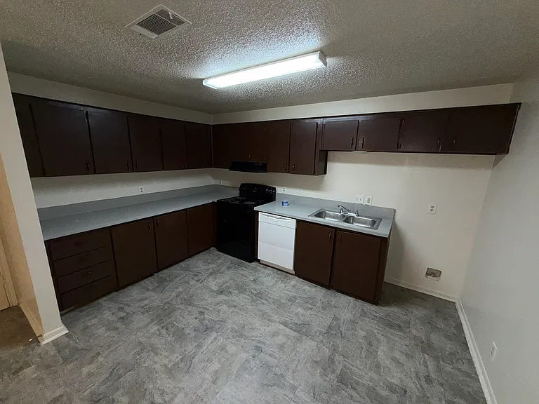 4504 Calle Nogal St #B — Photo 11