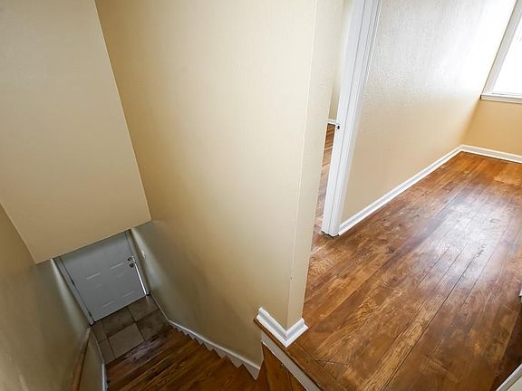 5th image of 6219-21 Warrington Dr