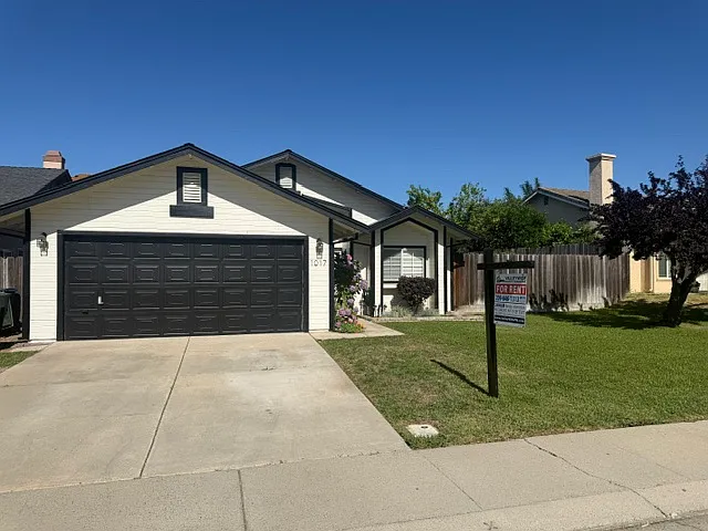 1017 Jayhawk Way — Photo 2