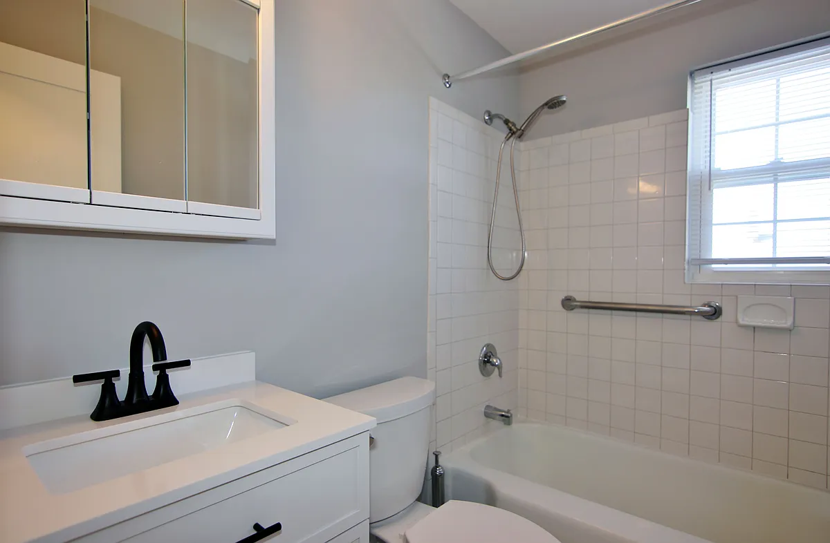 Building Photo - 6 Revere Dr #3