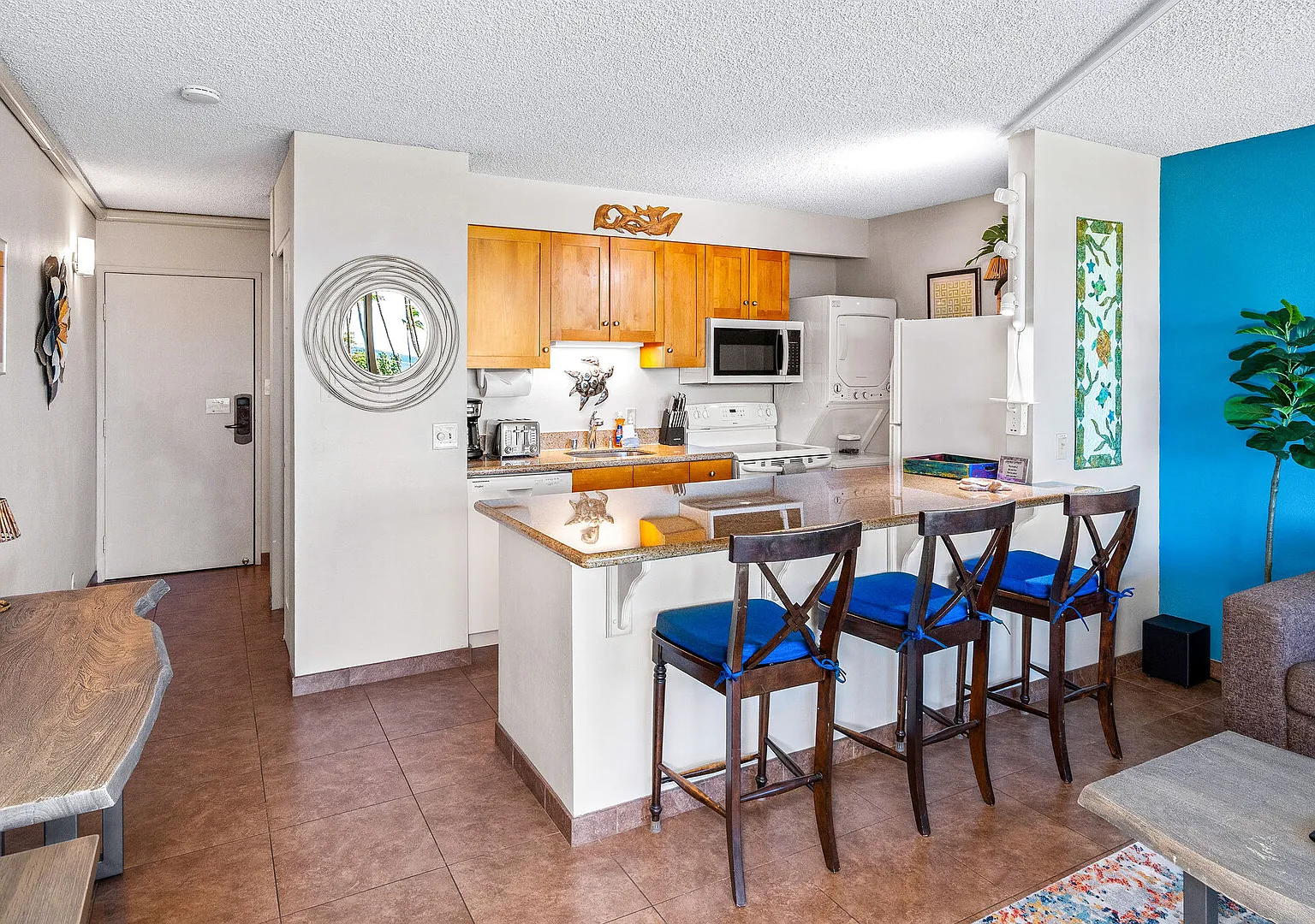 Island Surf 304 - Modern Renovation, Stunning Views, Dual Zone Split — Photo 3