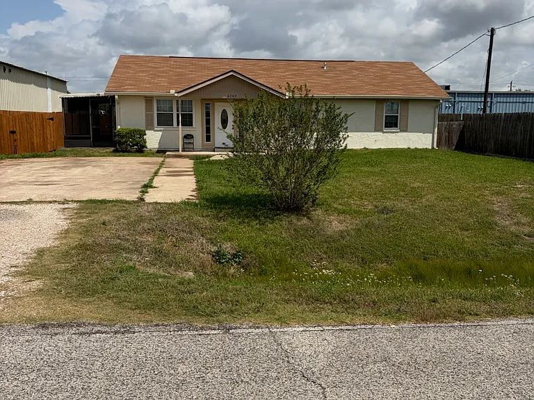 7535 Rogers Rd — Photo 4