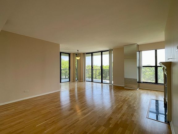 3rd image of 511 Aurora Ave Unit 510