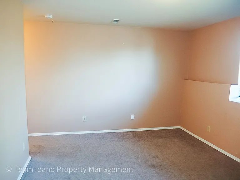 643 Northwood Dr — Photo 25