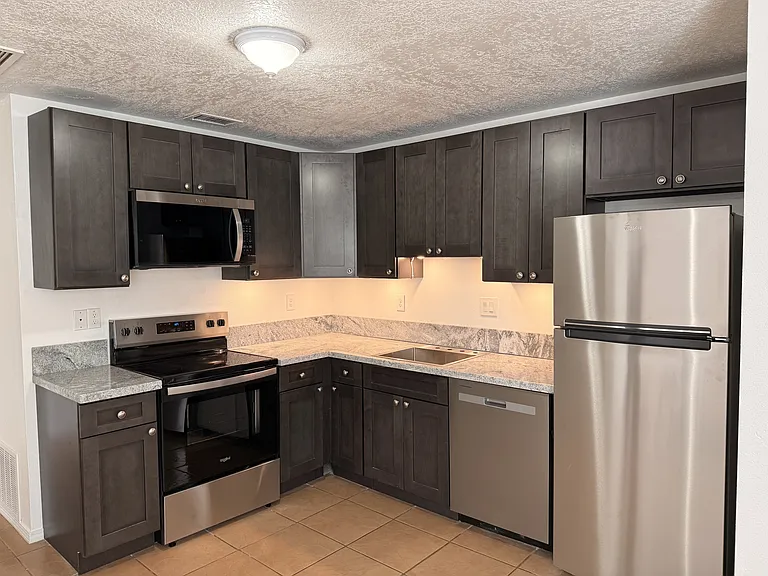 13308 Fruit Ave NE #D — Photo 1