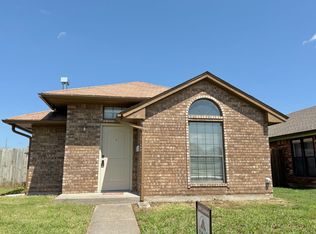 2108 Meench Dr, Moore, OK 73170