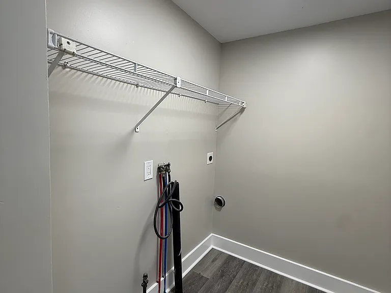 Washer/Dryer Hook ups