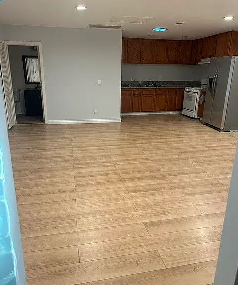 10834 Encino Ave — Photo 5