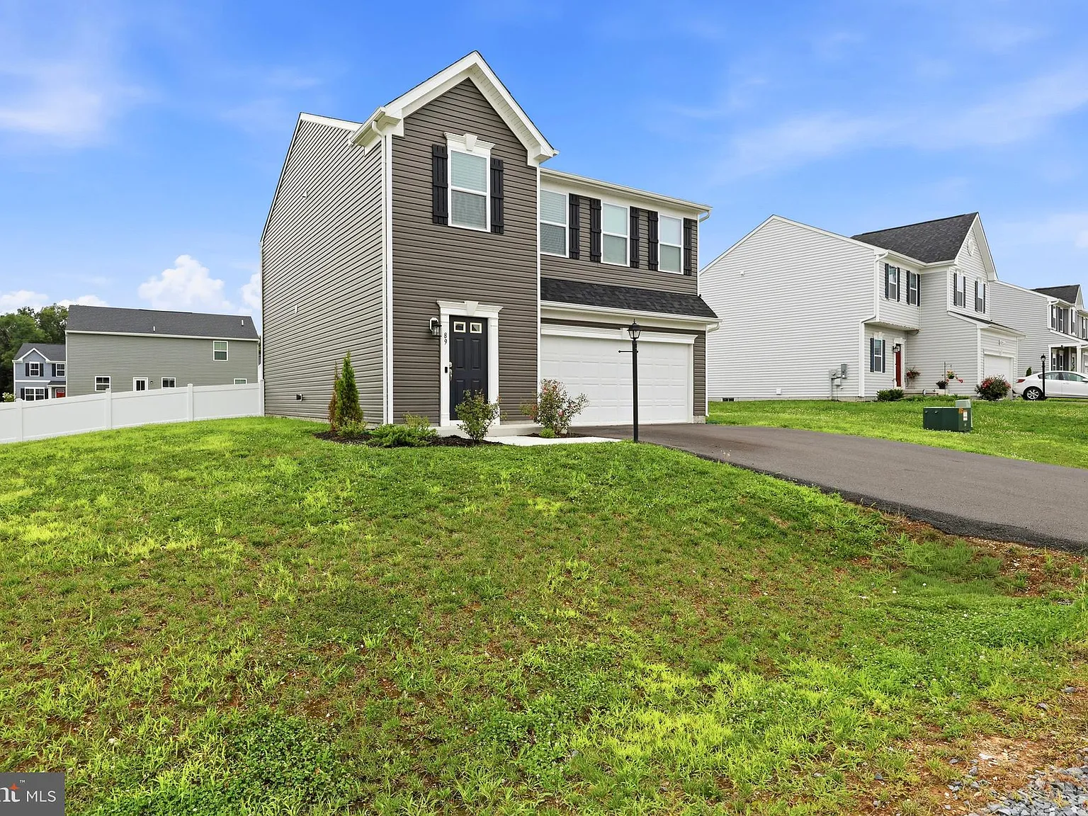 3 bed, 2.5 bath, 1786 sqft, $2,300 — Photo 4