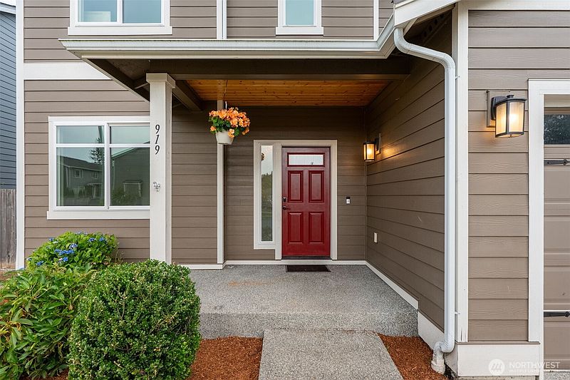 5th image of 919 Joan Drive