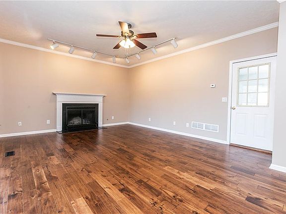 4th image of 2810 Hunters Pond Ln