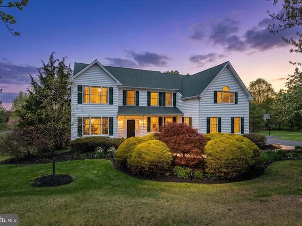 4880 Hunt Field Dr, Doylestown, PA 18902