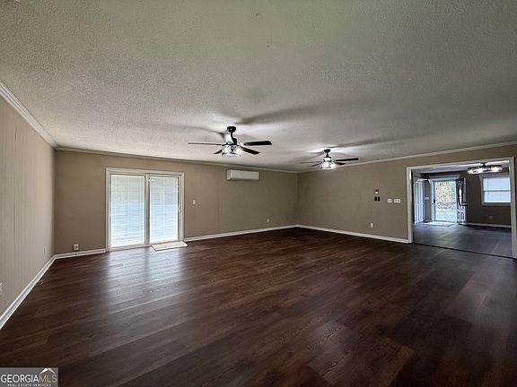 3rd image of 818 Ridge Ave