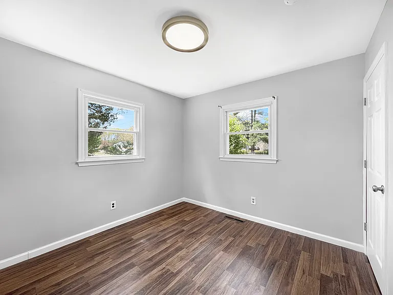 213 Scammell Dr — Photo 14