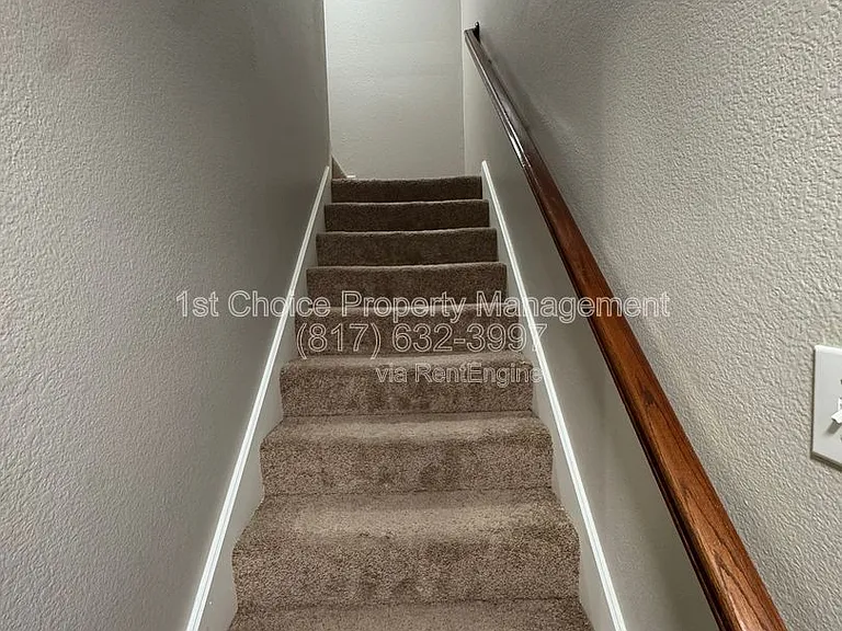 304 E Clover Park Dr — Photo 12