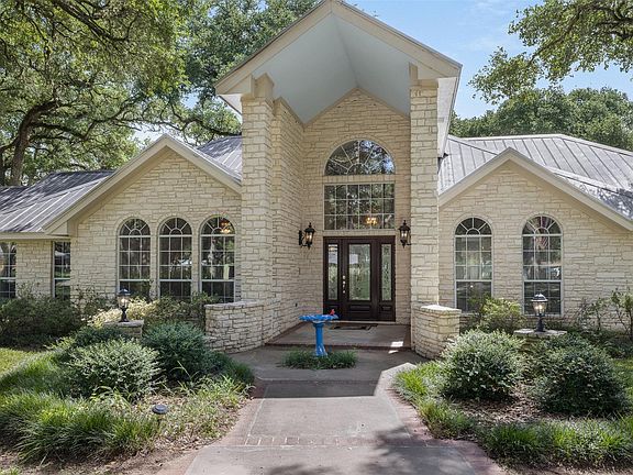 2nd image of 203 Oak Cluster Dr