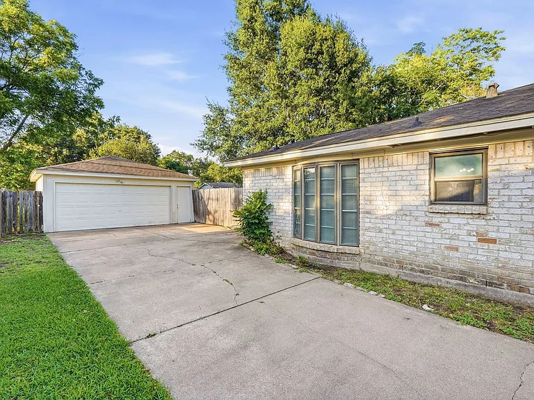 22222 Kerryblue Dr — Photo 2